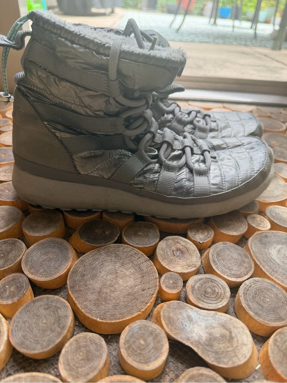 Nike Rosherun Hi Sneakerboot Puffer Plush Sz 8 635966-001 Women's